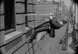 Сцена из фильма Наконец в безопасности! / Safety Last! (1923) Наконец в безопасности! сцена 22